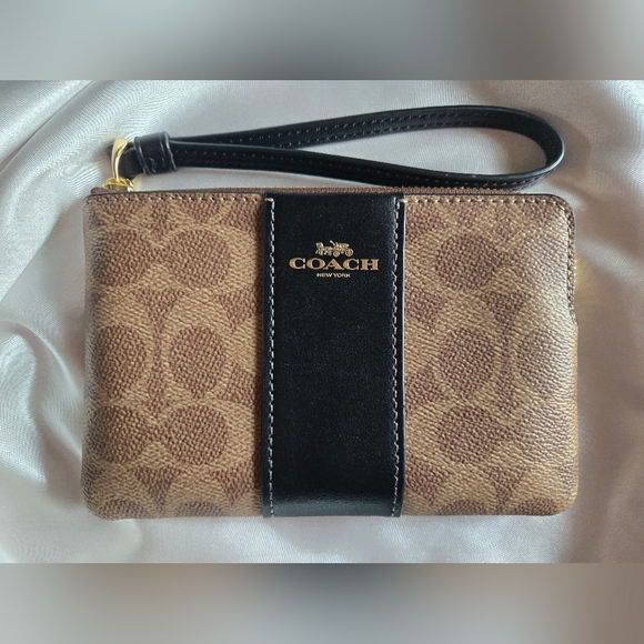 Coach Brown and Black Wristlet New With Tags - Picture 1 of 8